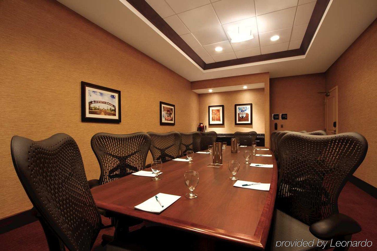 Hilton Garden Inn Oklahoma City/Bricktown מראה חיצוני תמונה